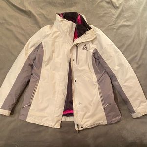 white winter coat from gerry. size medium.